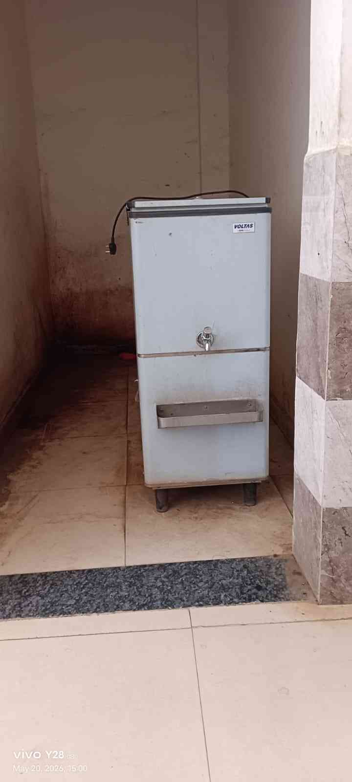 तहसील पसान कार्यालय में सूखे पड़े नल