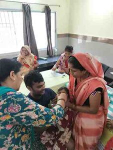 पसान स्वास्थ्य केंद्र में पल्स पोलियो अभियान का शुभारंभ, बच्चों को पिलाई गई पोलियो की दो बूंद