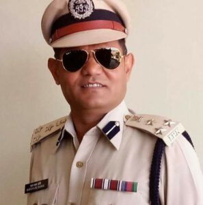 आईपीएस के खिलाफ जांच सीनियर आईएएस से कराने की मांग