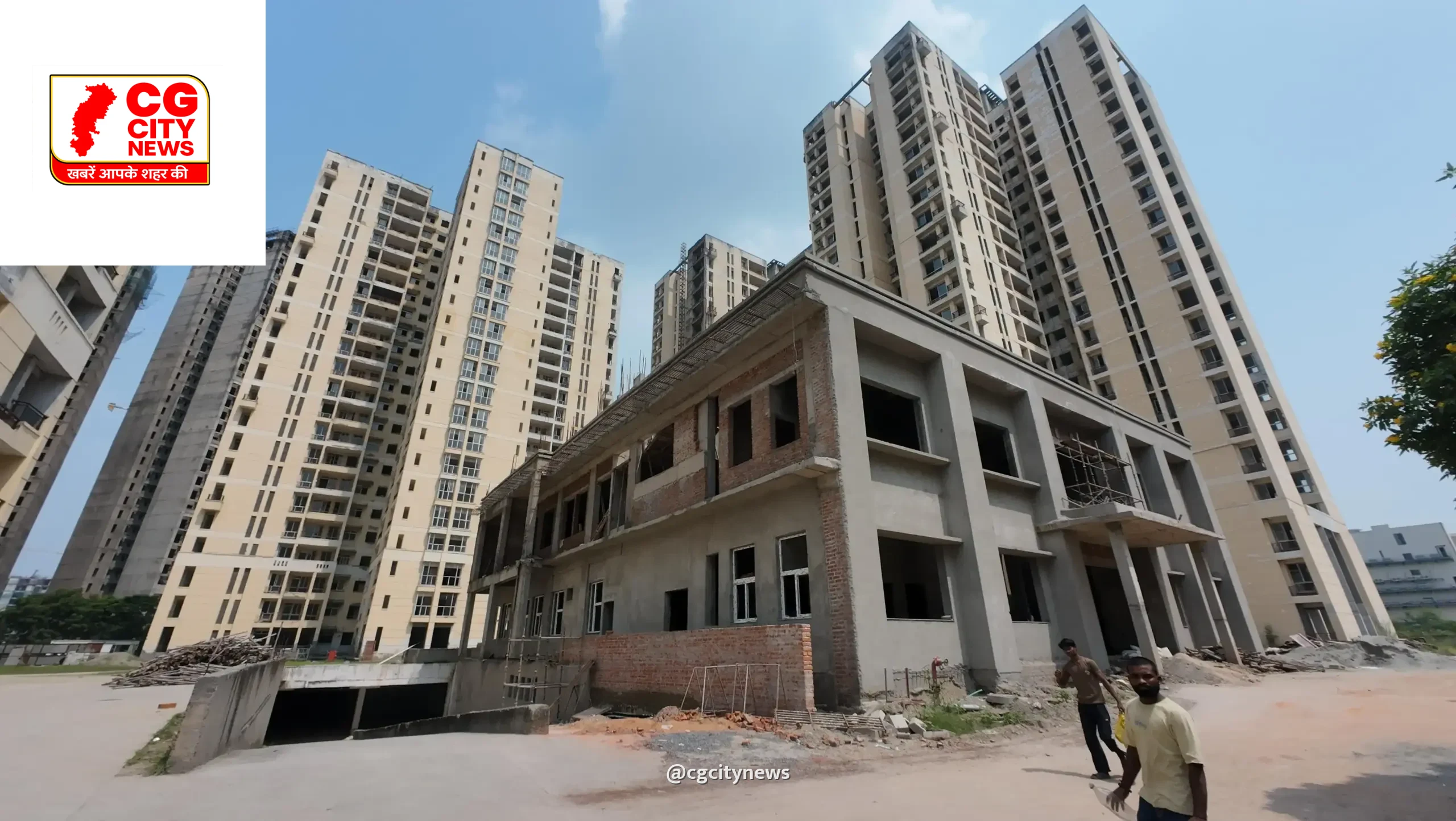नोएडा विश टाउन के घर खरीदारों का छलका दर्द, ओसी मिलने के बावजूद नहीं मिल रहा कब्जा